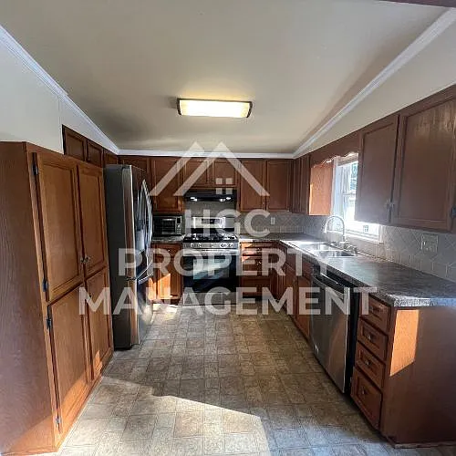 527 Patrick St — Photo 23