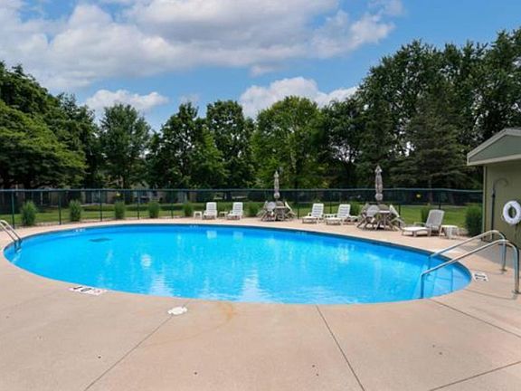 3rd image of 1235 W NICOLET CERCLE