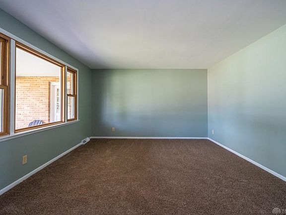 3rd image of 409 E Aberdeen Dr