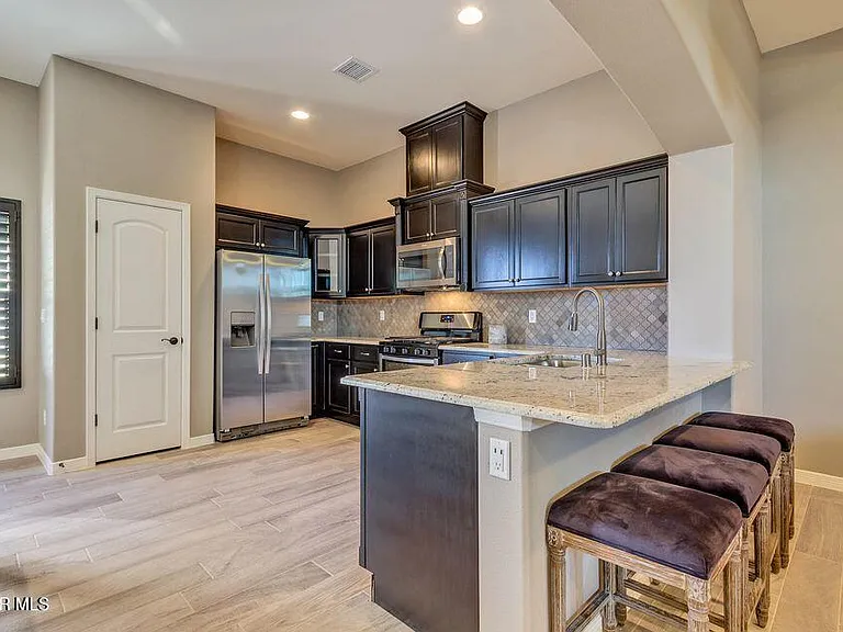 12934 Terrington Ave — Photo 6