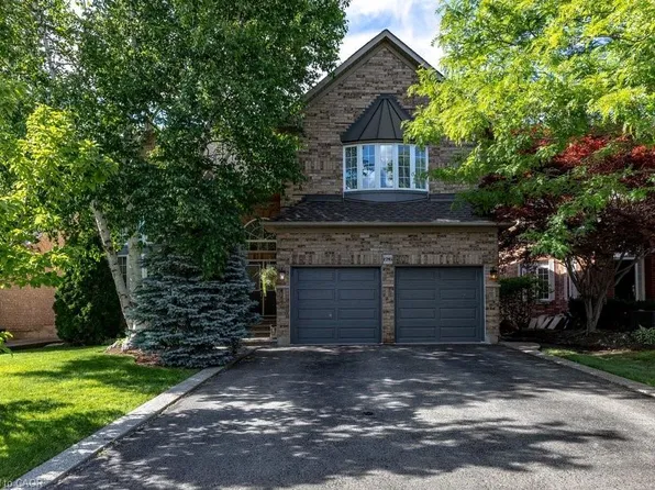 126 Davidson Blvd, Hamilton, ON L9H 7M5