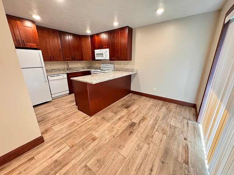 4402 S 27th St #6 — Photo 4
