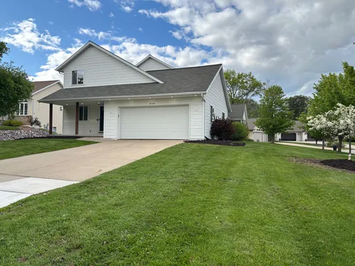 2700 Maple Hills Dr Photo 1