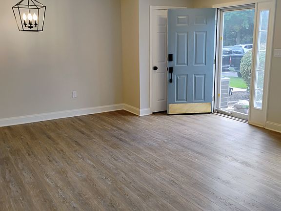 5th image of 60 Dover Ct