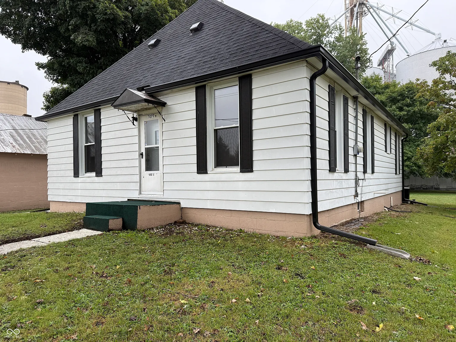 7077 W 450 S photo 1