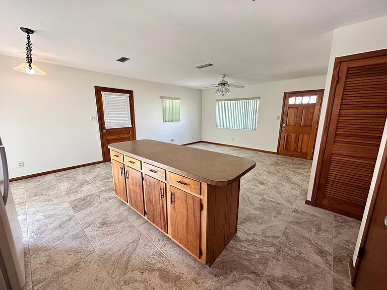 241 Belaire Dr — Photo 6