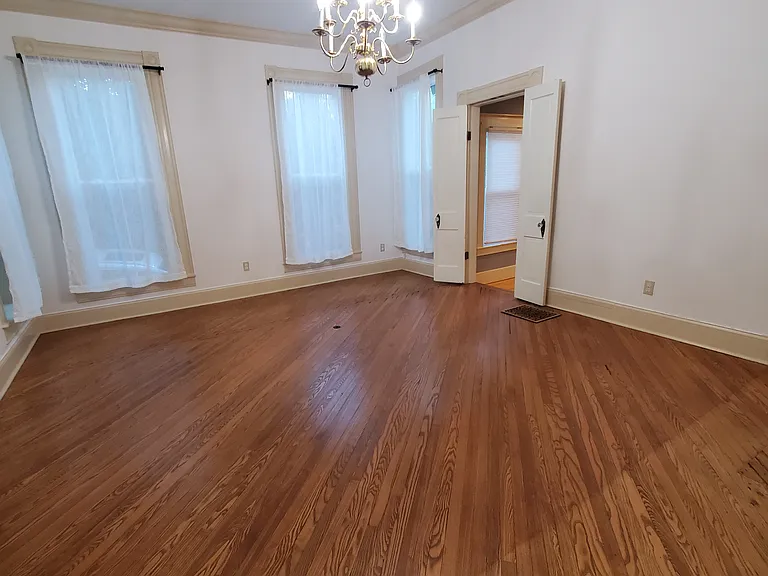 114 W Lexington Ave — Photo 16