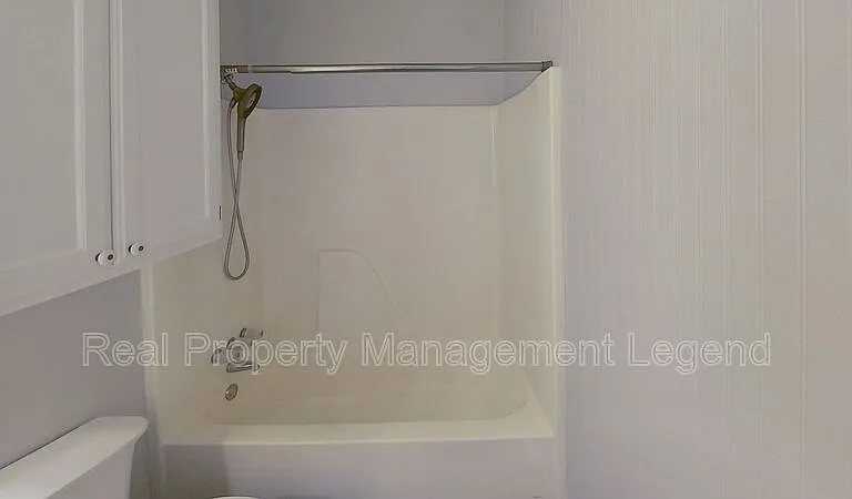701 S Valentine Dr — Photo 16
