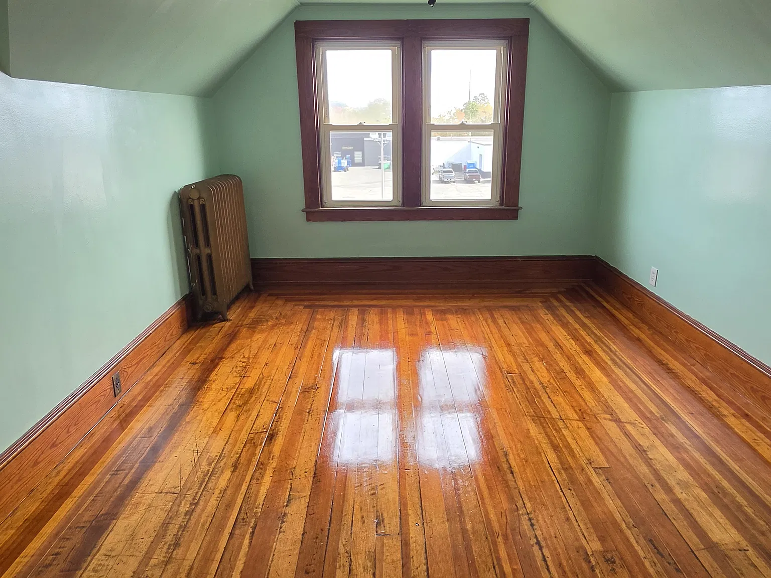 3 bed, 1100 sqft, $2,300 — Photo 2