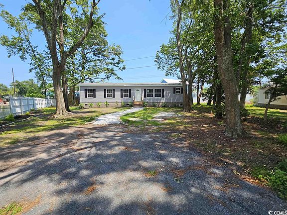 3rd image of 3485 Peachtree Ln. #Garden Lakes Village