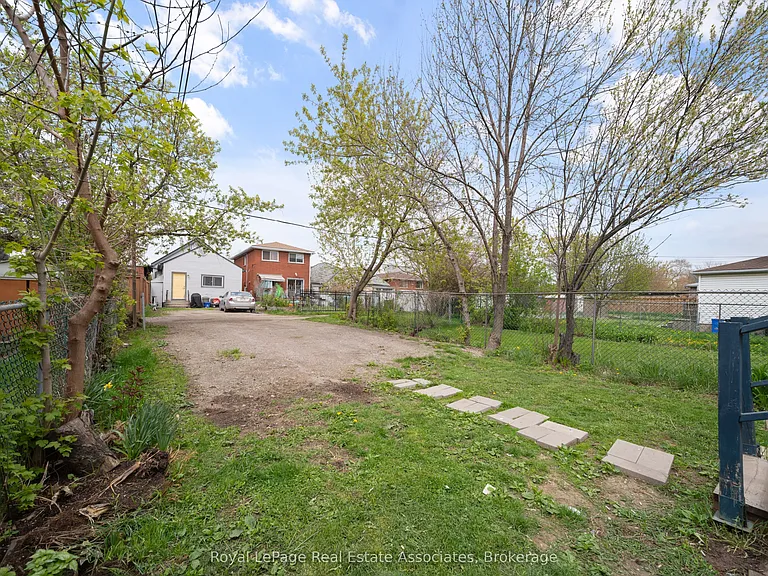305 Weir St N #UPPER — Photo 17