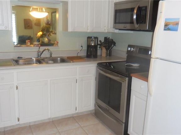 5th image of 843 Oxford Ct