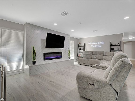 4th image of 4090 W Maulding Ave