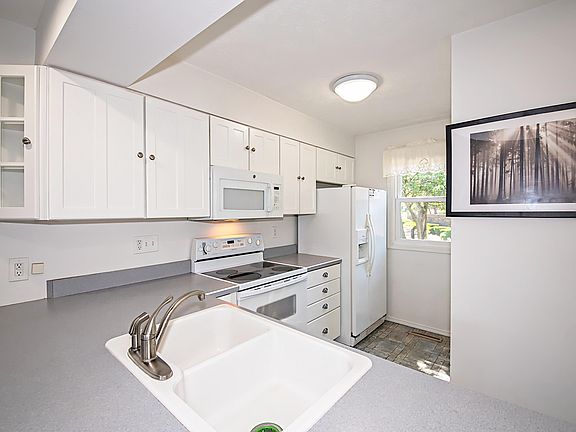 4th image of 2502 Dover Ln