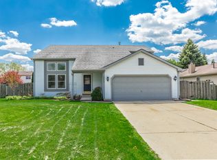 1229 Amberwood Dr, Crystal Lake, IL 60014