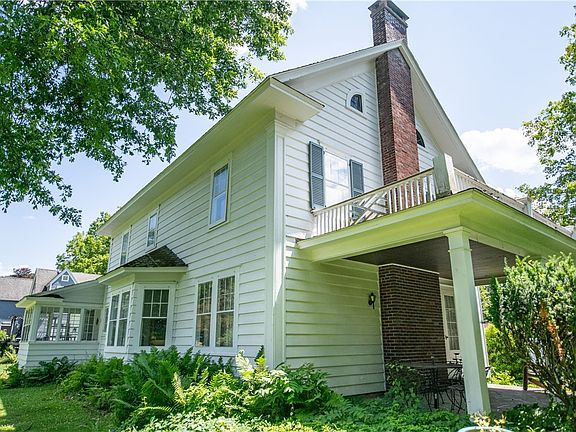 3rd image of 3 Pine St
