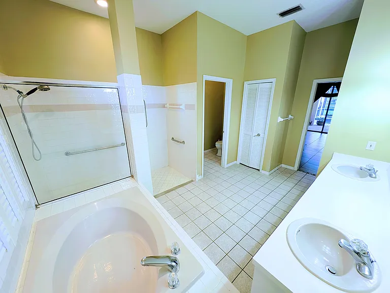 5667 Wellington Ct — Photo 34