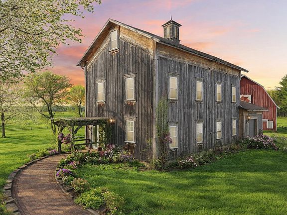 2nd image of 33511 Old Mill Dr