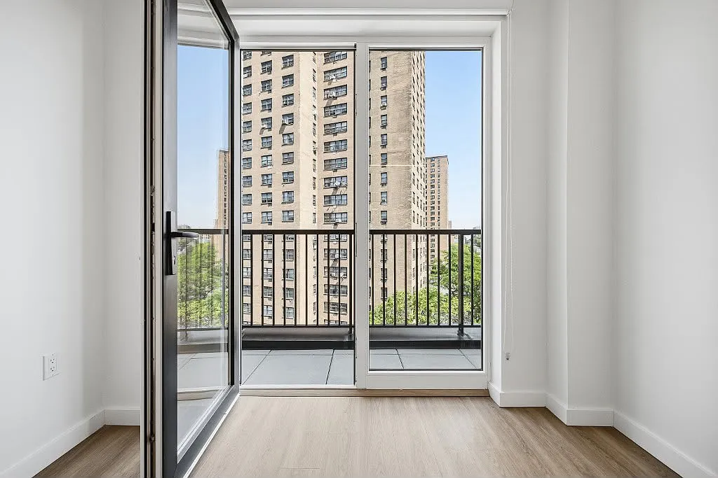 100 Sullivan Pl — Photo 2