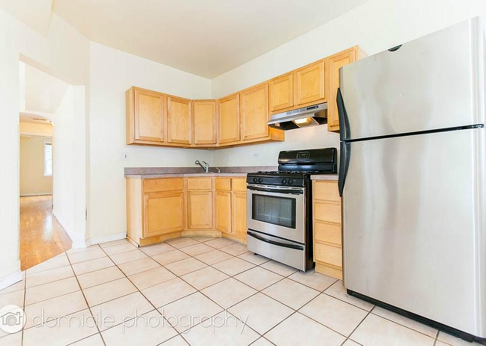 1st image of 1524 N Artesian Ave #3JC