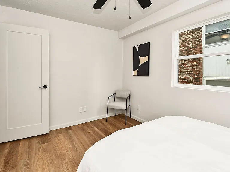 2035 S Florence Ave — Photo 33