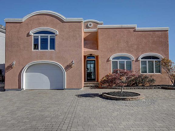 3rd image of 599 Bayview Dr