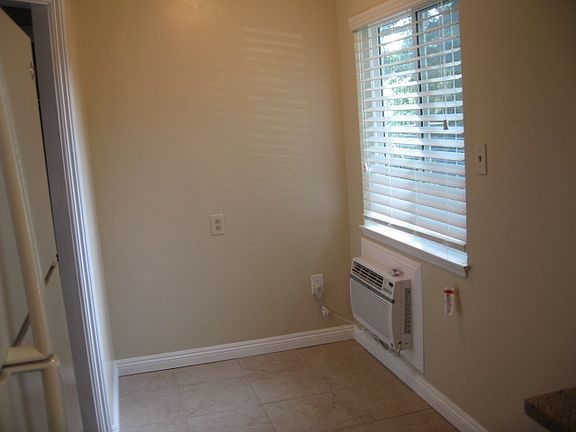 5th image of 589 Lincoln St APT 1