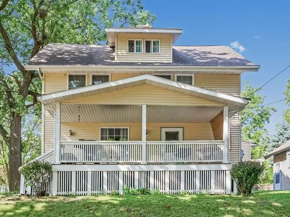 204 11th St NW, Cedar Rapids, IA 52405
