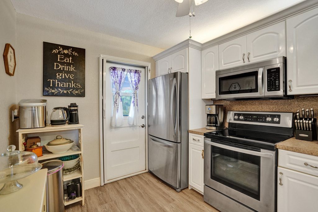 2850 N Palm Aire Drive #401, photo 8