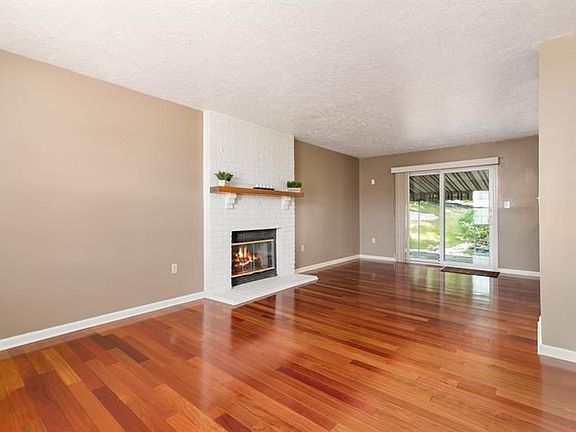 2nd image of 827 Windgap Dr