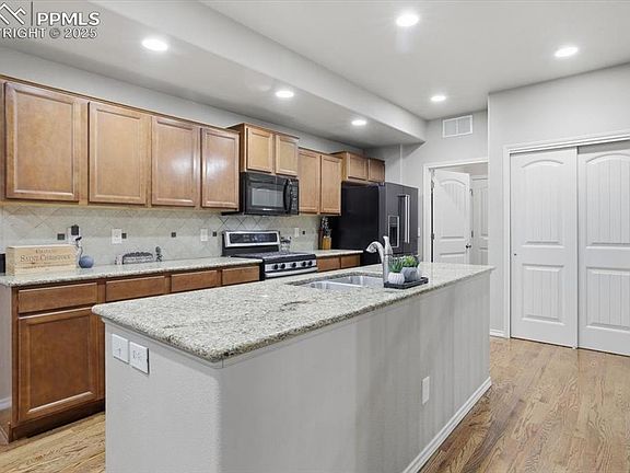 3rd image of 2374 Cinnabar Rd