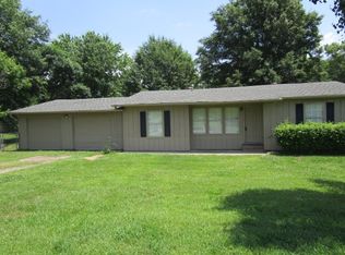 300 Garden Rd, Hooks, TX 75561