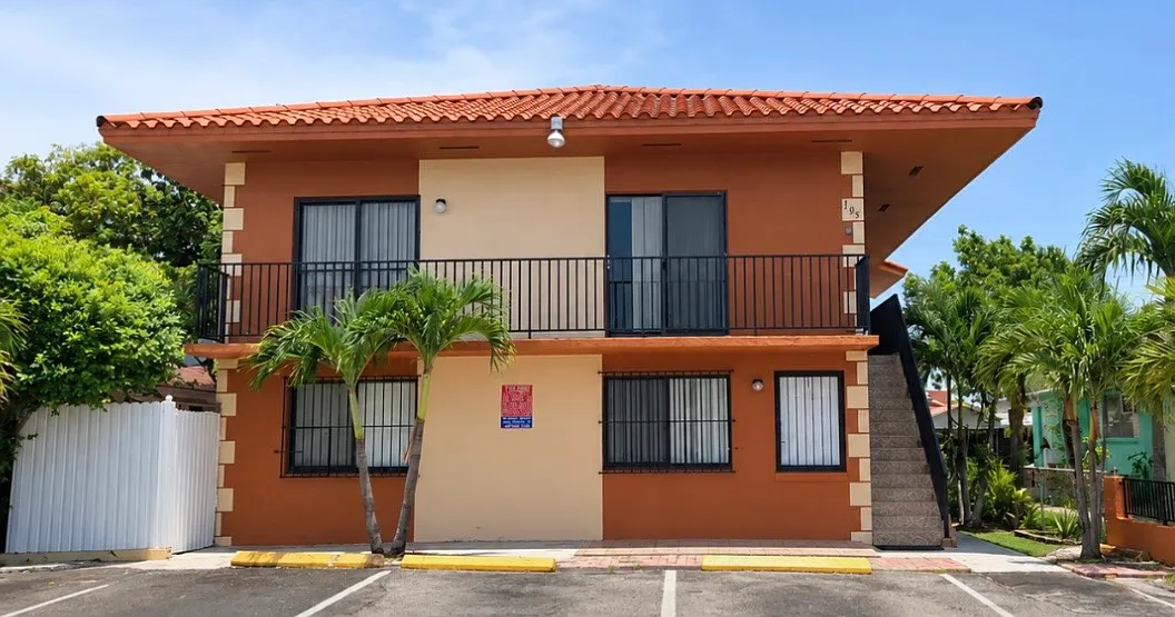 2 bed, 1100 sqft, $2,400 — Photo 1