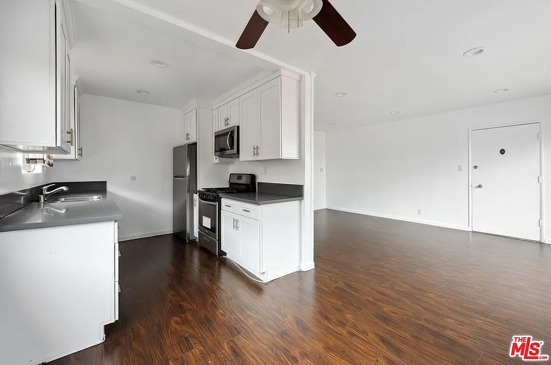 2 bed, 2.0 bath, 995 sqft, $2,995 — Photo 1