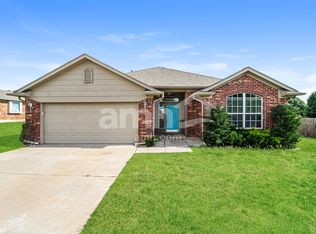 2004 SE 6th St, Moore, OK 73160