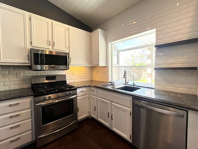511 Shasta Dr — Photo 8
