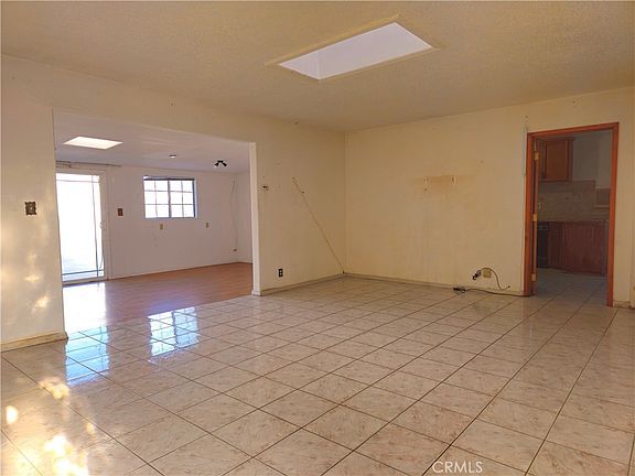 5th image of 15032 Neece St