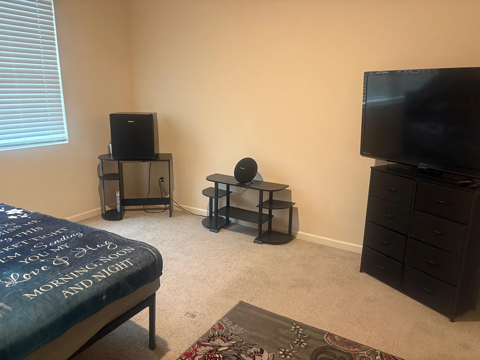 2 bed, 1.0 bath, 2800 sqft, $1,048 — Photo 1