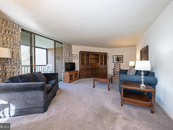2nd image of 19 Rock Hill Rd APT 1G