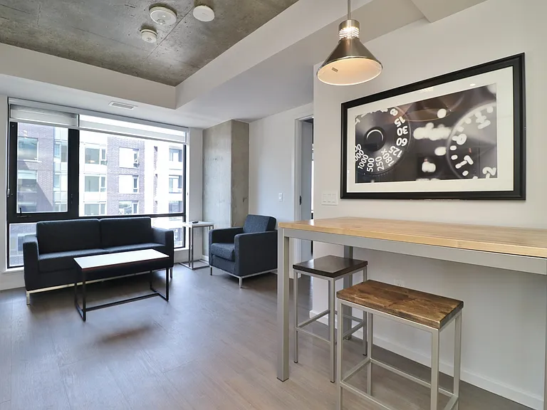 105 Champagne Ave S — Photo 21