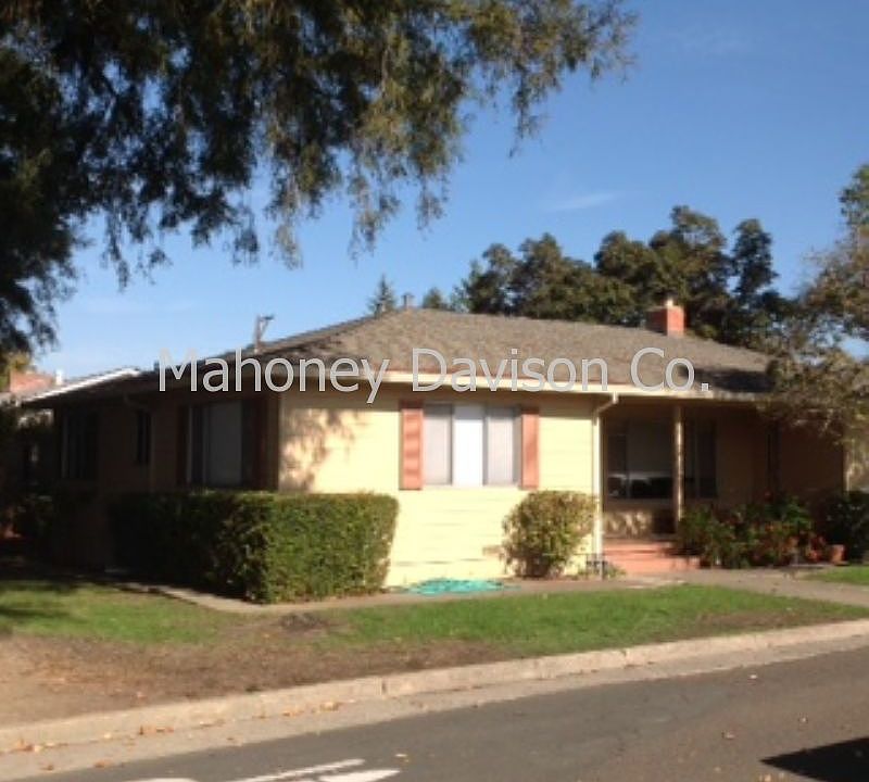1st image of 211 12th St