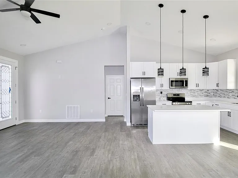 7335 Domenico St — Photo 13