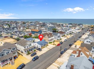 19 Elizabeth Ave, Lavallette, NJ 08735