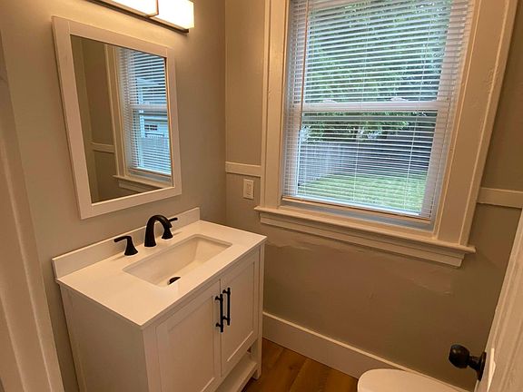 2nd image of 1824 Collins Ave SE