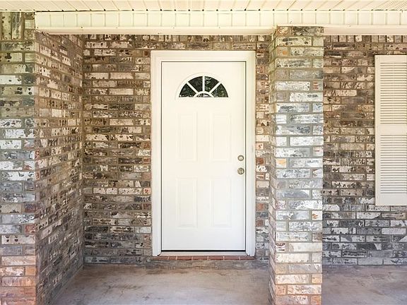 3rd image of 714 Evelyn Dr