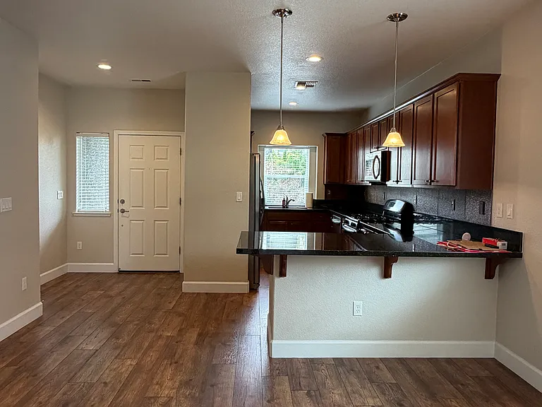 985 Marble Hills Cir — Photo 9