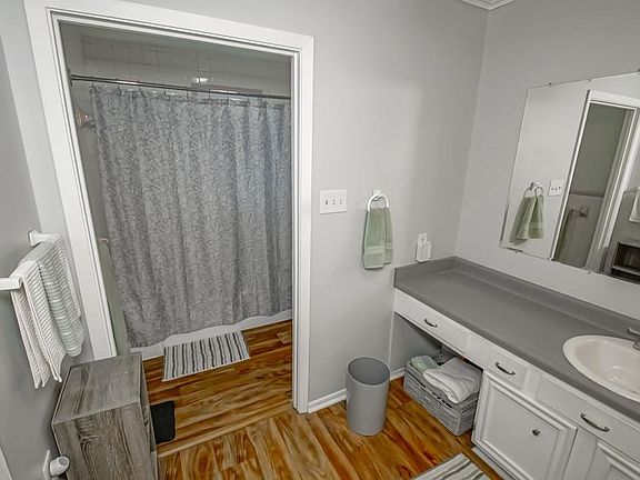 4th image of 908 Division St