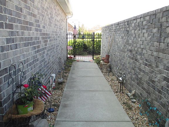 3rd image of 139 Alden Ln #139