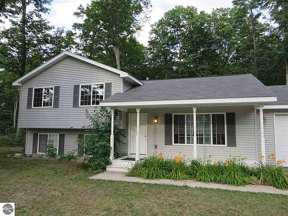 3rd image of 2245 Woodcock Ln