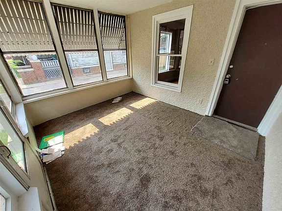 3rd image of 918 20th Ave